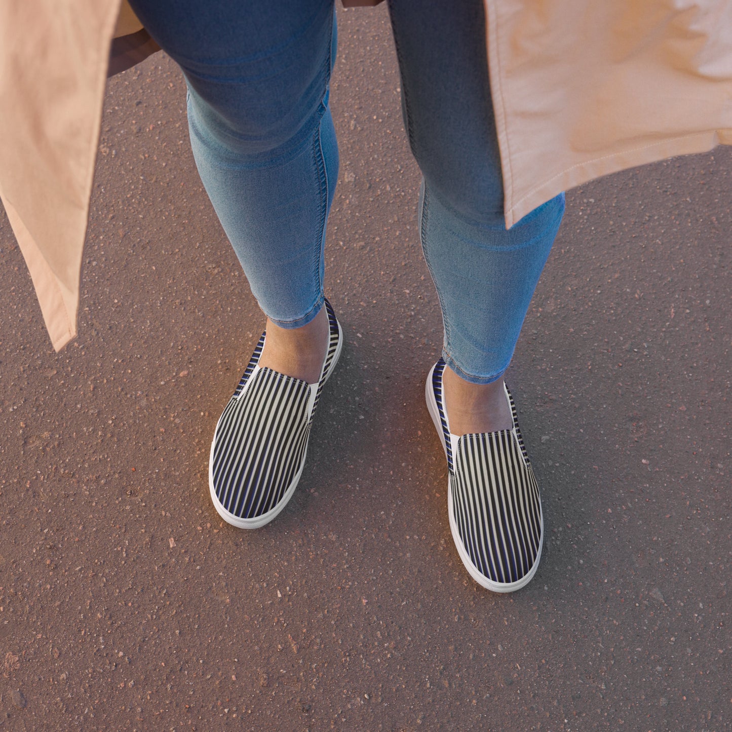 Women’s slip-on canvas shoes